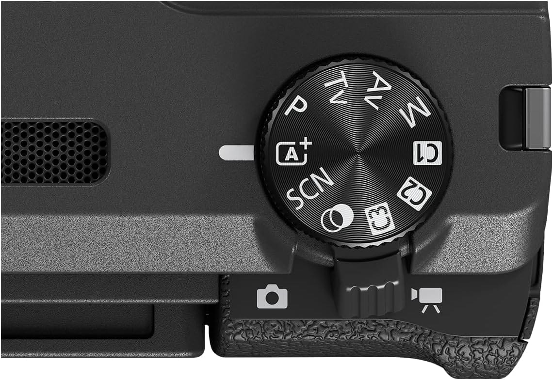 Canon PowerShot V1, Hybrid Camera, Built-in Ultra-Wide-Angle Zoom Lens, 4K Video, Vlogging, Live Streaming, Content Creation, Compact Design