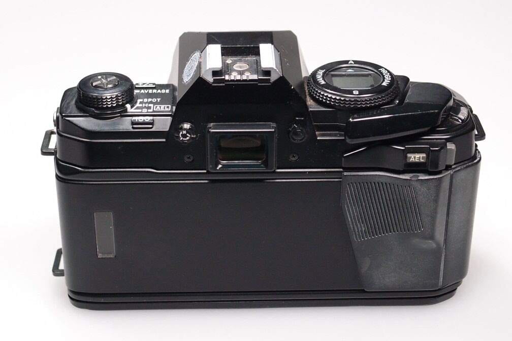 Konica Minolta Minolta Maxium 9000 35MM SLR Film camera with lens.