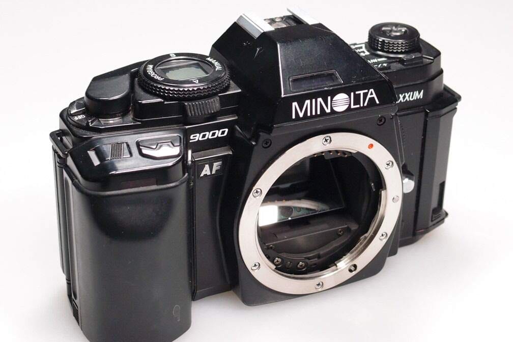 Konica Minolta Minolta Maxium 9000 35MM SLR Film camera with lens.