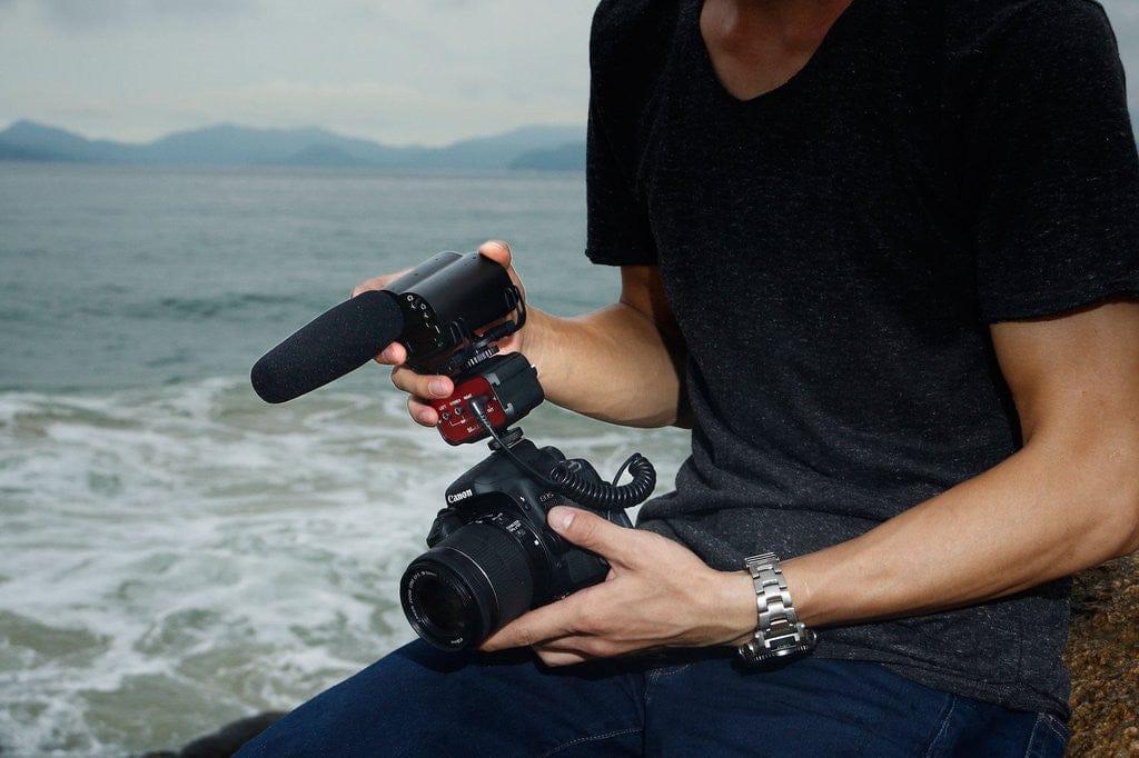 Saramonic Saramonic SR-AX100 Universal Audio Adapter for DSLR Cameras & Camcorders with Microfiber Cleaning Cloth