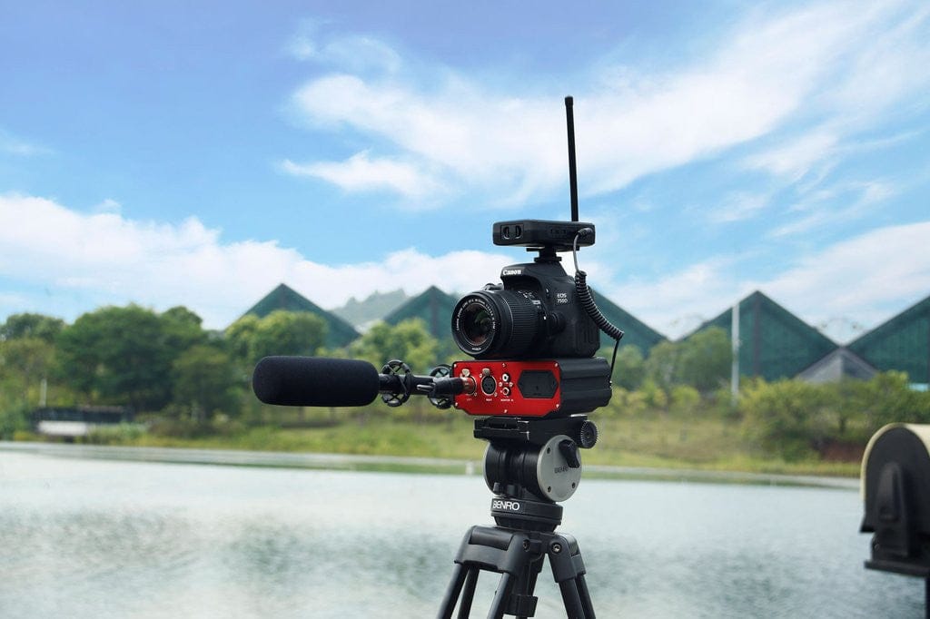 Saramonic Saramonic SR-AX104 Two-Channel XLR Audio Adapter with Preamplifiers and Phantom Power for DSLR Cameras & Camcorders