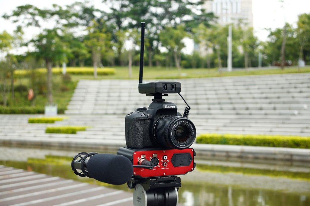 Saramonic Saramonic SR-AX104 Two-Channel XLR Audio Adapter with Preamplifiers and Phantom Power for DSLR Cameras & Camcorders