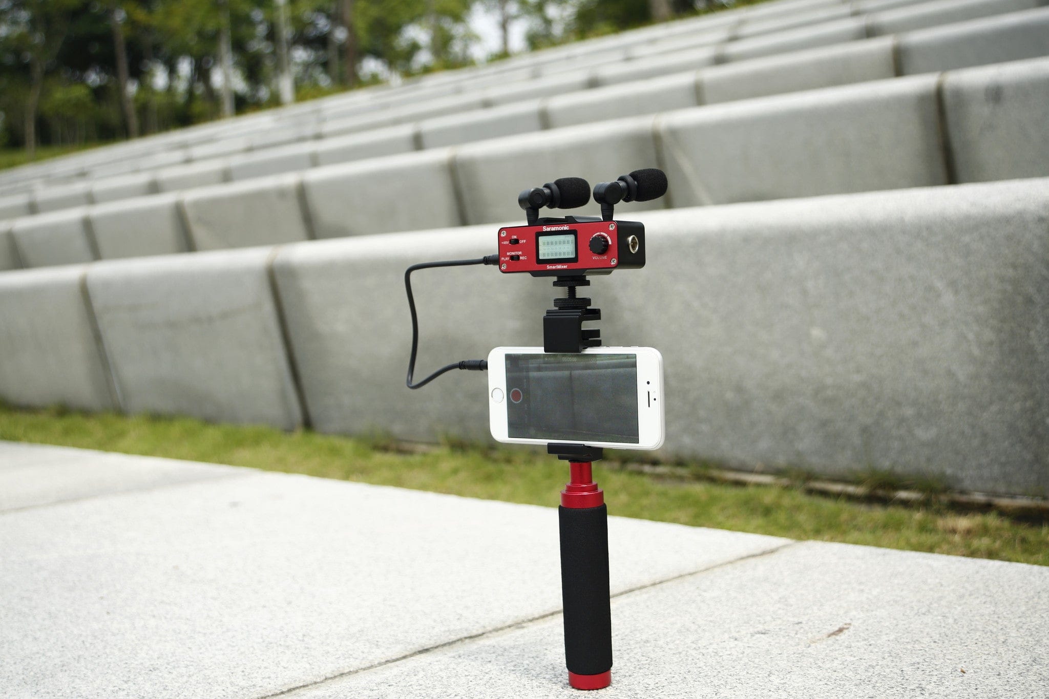 Saramonic Saramonic SR-SmartMixer Audio Adapter for Apple/Android Smartphones Kit with Cleaning Cloth