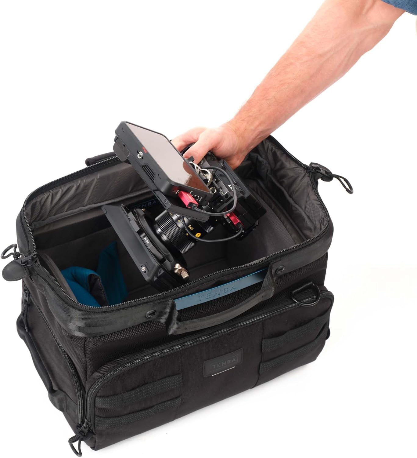 Tenba Tenba Cineluxe V2 Shoulder Bag 16 (Black, 18L) (637-523)